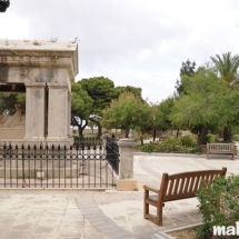 memorial and bench in hastings garden valletta