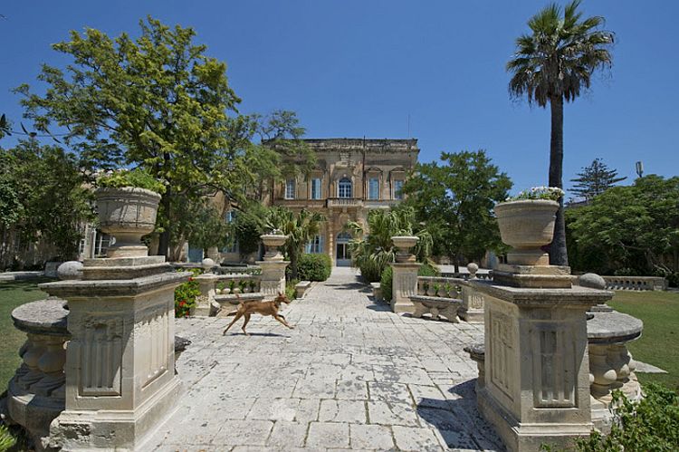 VILLA- BAROQUE GARDEN