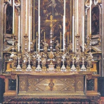 Behind the altar is the monumental depiction of the conversion of St. Paul by Mattia Preti, between the apse and main altar