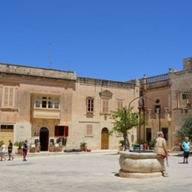 Pretty Mesquita Square with its medieval well. Photo, Phil Brown