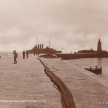 Valletta - Elegant promenaders enjoy the breakwater in the 1920s or 30s