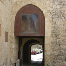 Greek&#039;s Gate,, with its pointed Norman arch, the only surviving medieval entrance in Malta.