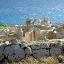 Les temples Mnajdra sont orientés astronomiquement pour s’aligner sur le soleil levant lors des solstices et des équinoxes.