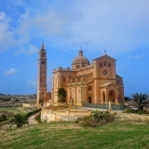 Sanctuaire Notre-Dame de Ta 'Pinu situé dans la belle campagne de Gozitan.