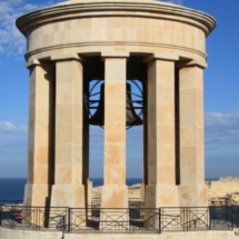 Siege Bell War Memorial with a stunning view on II-Kalkara - Photo by Frank Vincentz