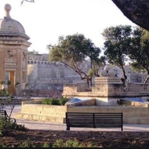 Le jardin à la pointe de Senglea, dominé par la vedette de gardjola