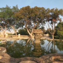 La magnifique fontaine du jardin d'Argotti Botanic